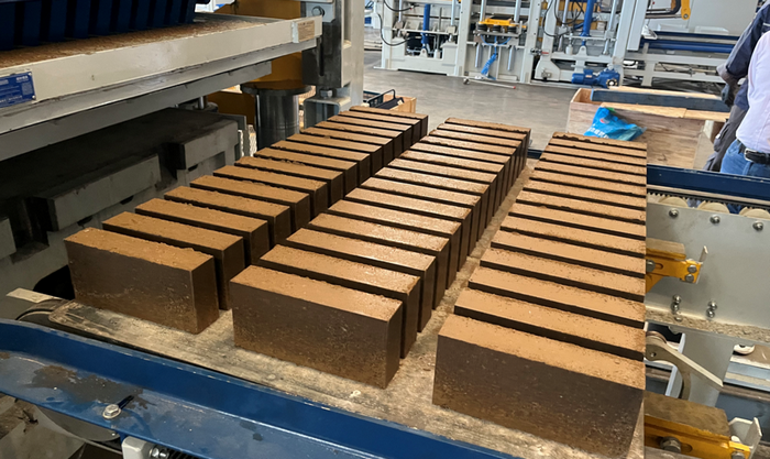 ZN1500 fullkomlega sjálfvirk múrsteinsframleiðsluvél styrkir viðskiptavin í Austur-Kína í nýtingu seyruauðlinda